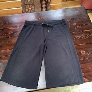 Lululemon wide leg capris size 10